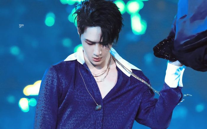 Concert YH: Sân khấu Vô Cảm của Vương Nhất Bác thế nào mà khiến fan muốn 'nổ tung'?