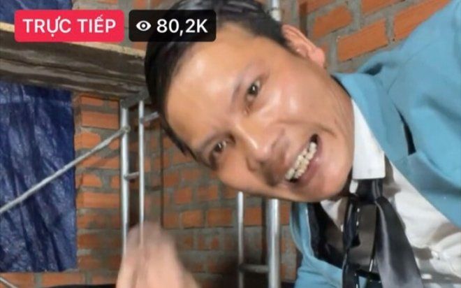 Trợ lý 'Ca-lờ-cờ' mới của Lộc Fuho là ai mà khiến 2 học sinh 'hotgirl' của 'thầy' phải lép vế?