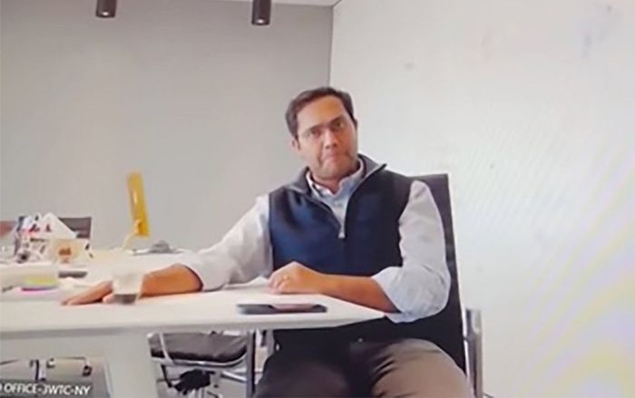 CEO bất ngờ sa thải 900 nhân viên ngay trong lúc họp qua Zoom khiến ai cũng sốc nặng