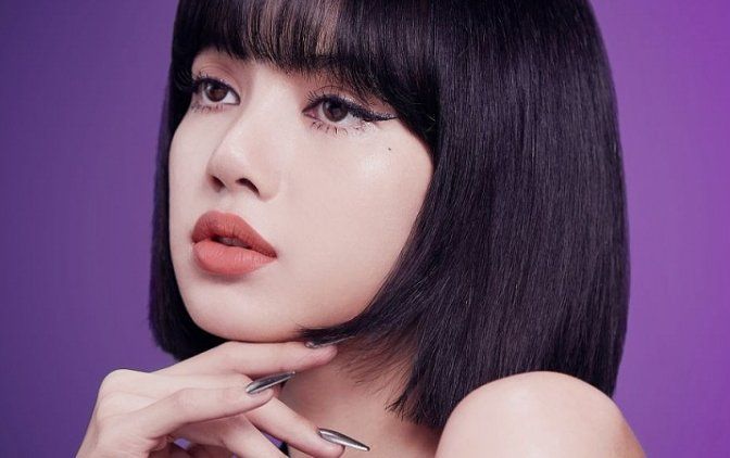 Lisa (BLACKPINK) lần đầu lộ diện sau khi khỏi Covid-19 và không quên nhắn gửi một điều