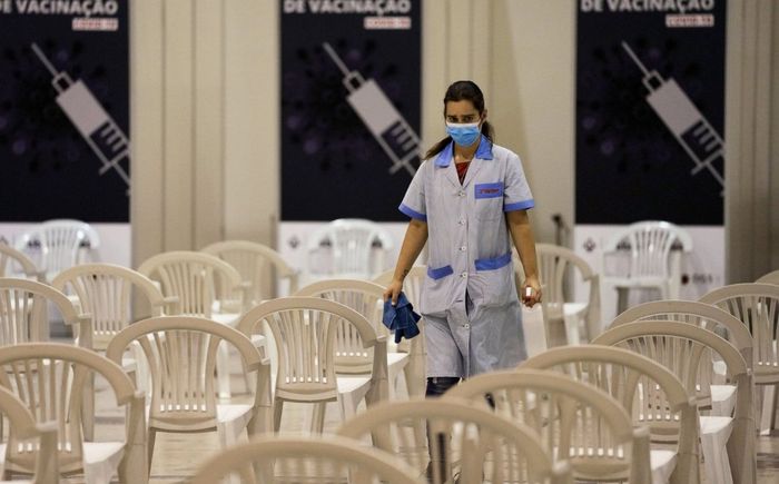 Omicron có thể dễ lây lan nhưng ít nguy hiểm hơn?