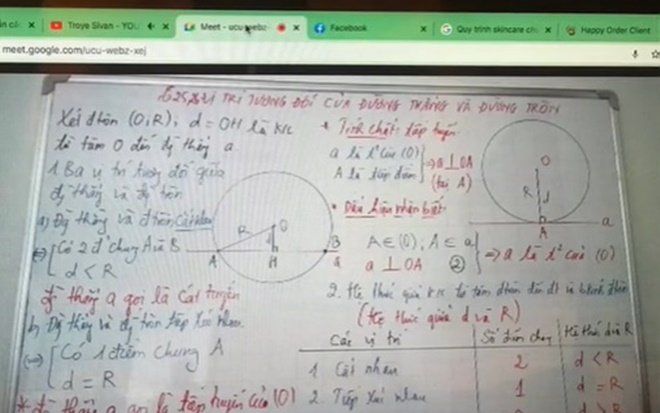 Nữ sinh chụp màn hình lớp học online mà 'lòi' ra nguyên cả tội lơ đễnh trong giờ học