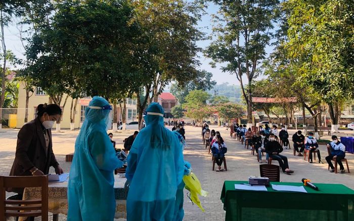 Xuất hiện ổ dịch mới tại trường THPT ở Nghệ An, hơn 200 học sinh thành F1 và F2