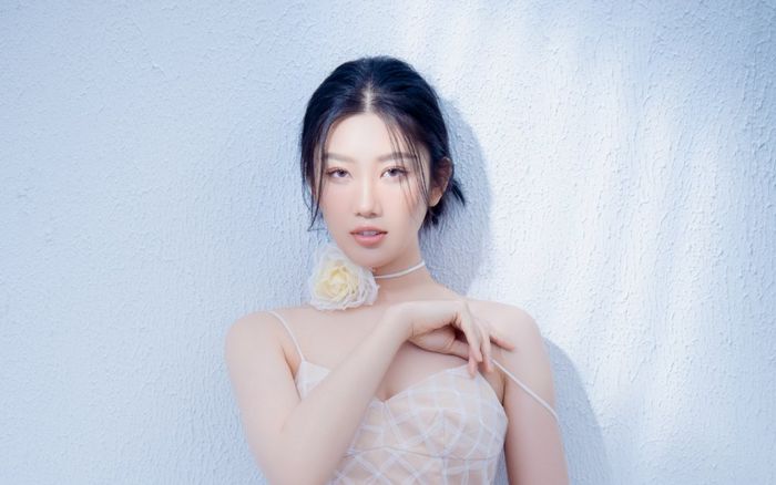 Thuý Ngân đẹp mê hồn trong bộ ảnh profile diễn viên 'tiên phong' tại Việt Nam