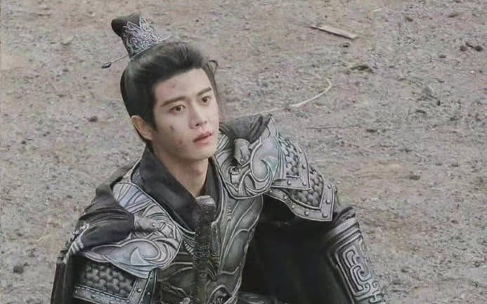 Hé lộ những hình ảnh bi thương của Nhậm Gia Luân trong 'Thỉnh quân', fan lập tức nhớ tới Châu Sinh Thần
