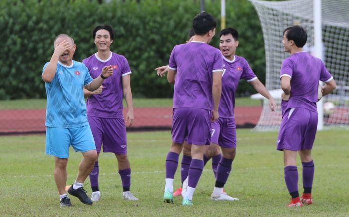 Lâu rồi mới thấy ông Park cười tươi đến thế