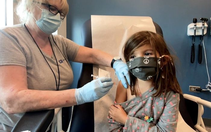 Trẻ em có cần tiêm vaccine Covid-19 nhắc lại?