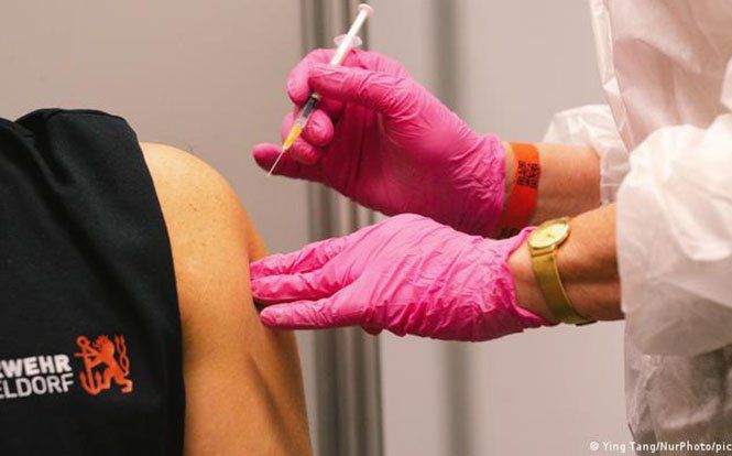 Người đàn ông tiêm 10 mũi vaccine Covid-19 một ngày, lý do khiến dân tình 'ngã ngửa'