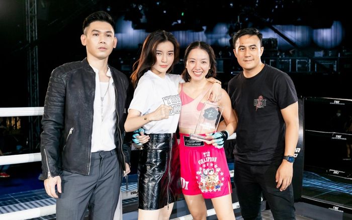 Xem Băng Di thi đấu trên võ đài The Champion, Cao Thái Hà bật khóc, bạn trai cảm thấy tự hào