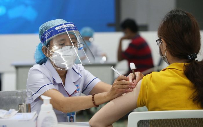 Ngày 13/12: Cả nước ghi nhận 15.377 ca nhiễm mới, Hà Nội và Bình Phước có số ca nhiễm cao nhất