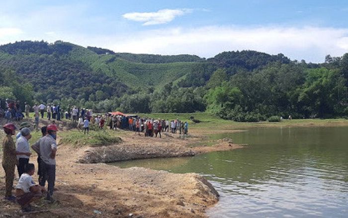 Hai cháu bé 3 tuổi và 4 tháng tuổi tử vong dưới ao, bà nội mất tích 'bí ẩn'