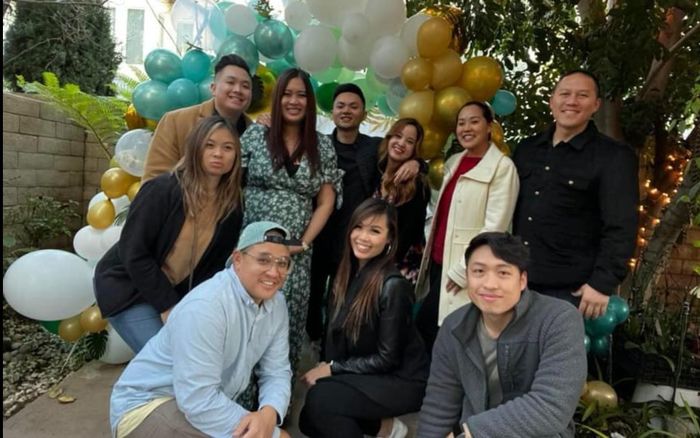 NSND Hồng Vân vui mừng khoe tiệc đầy tháng cháu ngoại