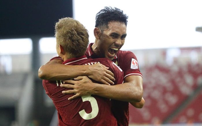 Sao tuyển Thái Lan đi vào lịch sử AFF Cup, HLV Mano Polking hết lời khen ngợi