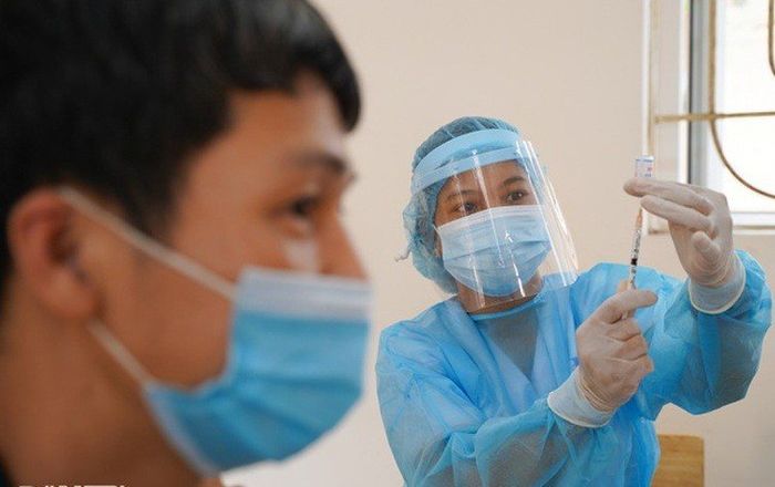 Covid-19 sáng 18/12: 7.912 ca nặng, ổ dịch chưa rõ nguồn lây ở Hà Nam