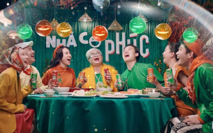 Trend mới Tết 2022, gật đầu lia lịa như Trúc Nhân với Ninh Dương Lan Ngọc