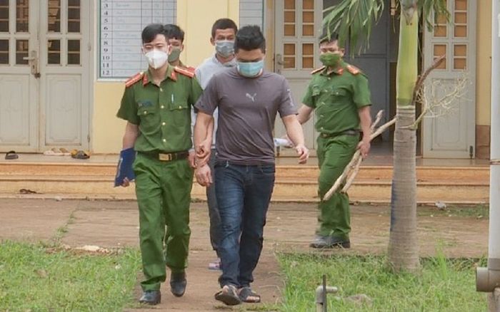 Nhốt con nợ vào chuồng chó, lôi ra rẫy cà phê đánh đập đến tử vong