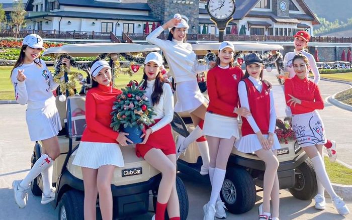 Hương Giang xuất hiện rạng rỡ với hội chị em toàn hoa hậu trước tin đồn sắp kết hôn