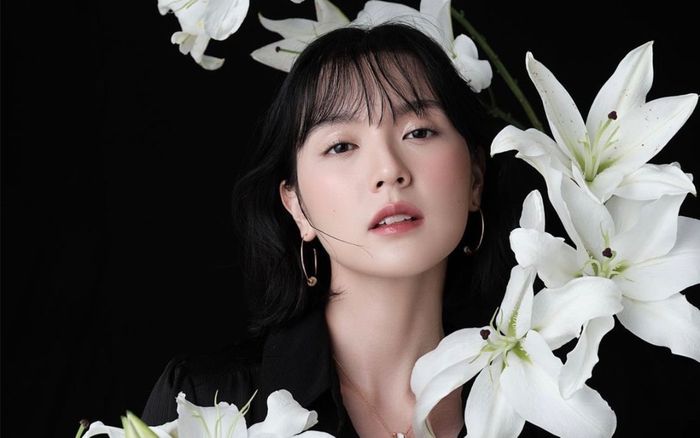 Hải Tú bất ngờ xuất hiện trên tạp chí với da căng bóng đẹp như sao Hàn