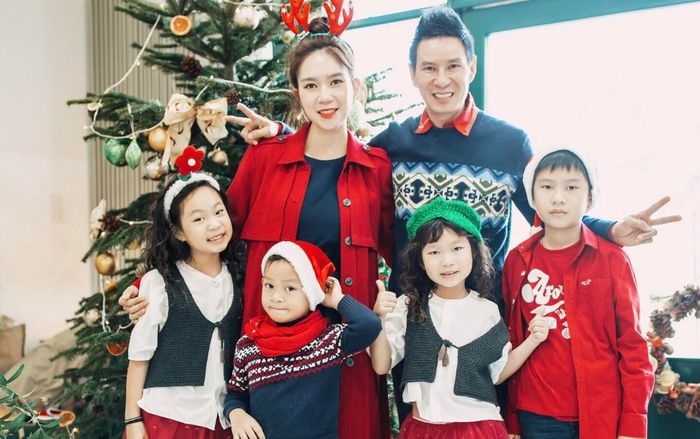 Khoảnh khắc đón Noel đầy tiếng cười của gia đình Lý Hải – Minh Hà