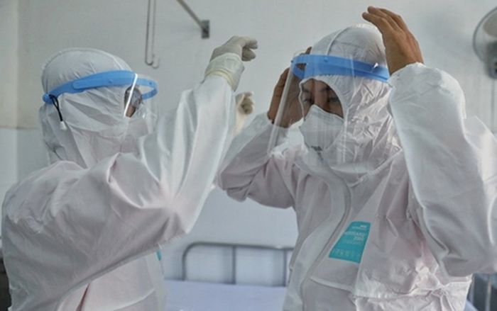 Sáng 23/12: Điều trị gần 8.200 ca COVID-19 nặng; Hoàn thành mũi 2 cho người trên 18 tuổi cuối tháng 12