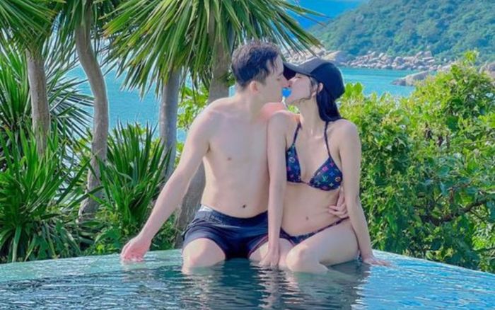 Vợ Phan Mạnh Quỳnh đăng ảnh tình tứ, 'bàn tay tinh nghịch' của ông xã lại chiếm trọn spotlight