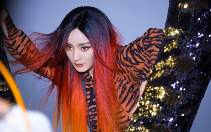 'Quý cô tuổi Dần' Dương Mịch 'lột xác' với hình tượng quyến rũ mê hoặc