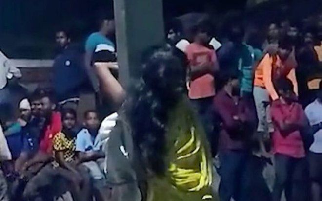 Đôi nam nữ bị trói lại hành hung do 'ngoại tình', phản ứng của dân làng càng thêm phẫn nộ