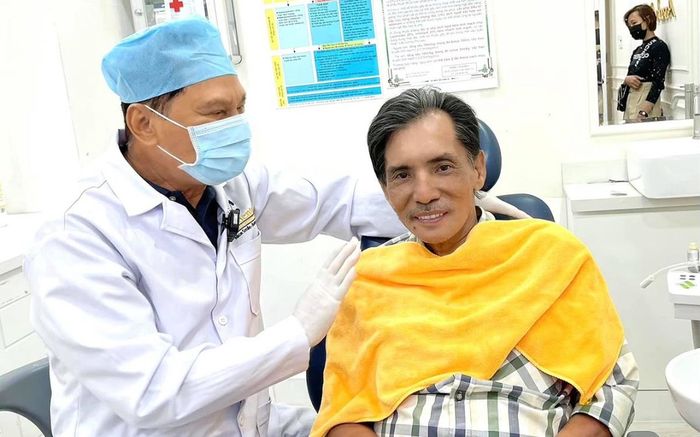 Thương Tín tiết lộ lý do tháo răng giả Trịnh Kim Chi tặng: 'Đeo rất khó chịu'