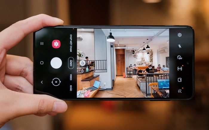 Khám phá một ngày của Gen Z cùng 'mãnh thú' Samsung Galaxy M52 5G