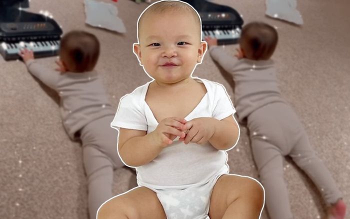 Nhìn thấy 'chị ba' Lisa trổ tài đánh đàn piano, Leon liền có biểu cảm 'khoái khoái' đầy hài hước