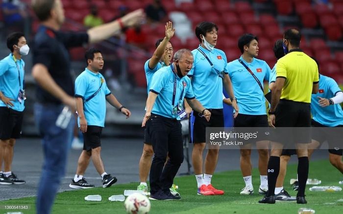 AFF Cup xứng danh ao làng, Việt Nam cần phép màu ông Park để đấu Thái Lan và trọng tài