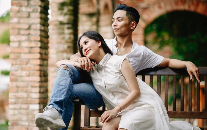 Đăng ảnh 'tình bể bình' bên chồng nhưng Khánh Thi lại bị chỉ trích vì hành động 'phản cảm' này