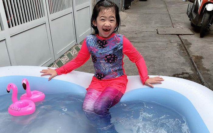 Con gái Mai Phương hào hứng trong chuyến đi cắm trại, có kỉ niệm ngày Giáng sinh