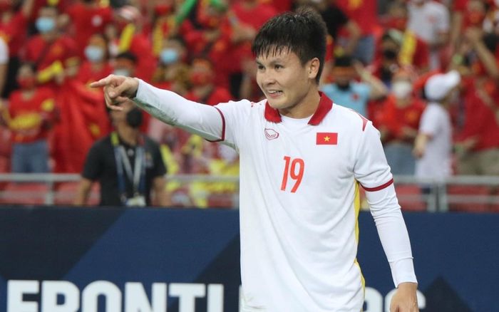 Tại sao Quang Hải hay nhưng còn kém xa Lê Công Vinh?