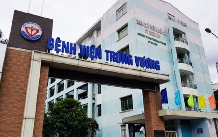 Trước thông tin PGĐ là 'ông nội cháu bé 8 tuổi tử vong do bị bạo hành', Bệnh viện Trưng Vương nói gì?