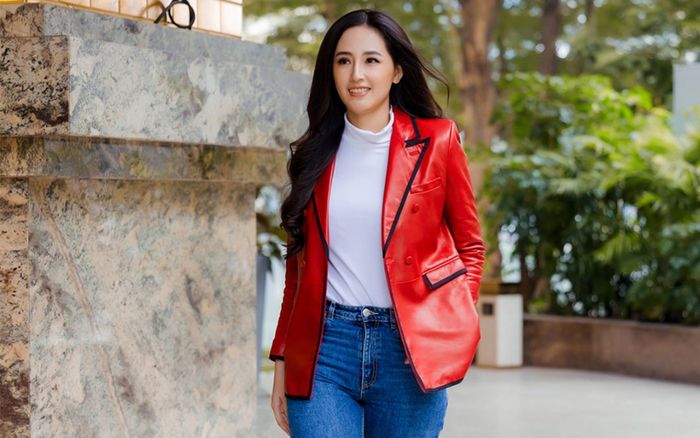 Cuối năm bận rộn, Mai Phương Thúy lên đồ xinh tươi đi tập làm 'bác sĩ'