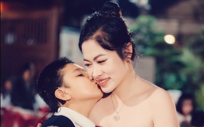 Chị gái Đặng Thu Thảo kể thói trăng hoa của chồng cũ, còn bị nhà chồng lấy hết vàng cưới