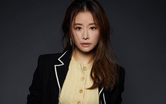 Bị đồn mang thai lần 2, Lâm Tâm Như liền diện croptop khoe eo thon và cơ bụng săn chắc