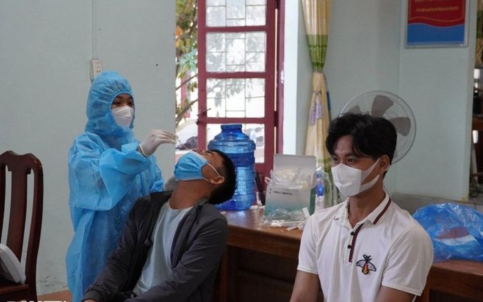 Sáng 31/12, Cà Mau hơn 1.000 F0, Hà Nội lên kịch bản chống quá tải