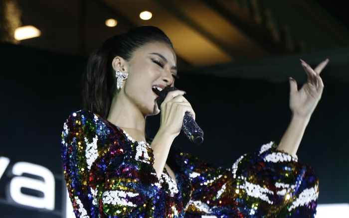 The Champion New Year Concert: Lona bùng nổ visual, khán giả vỡ òa khi MTV tái hợp