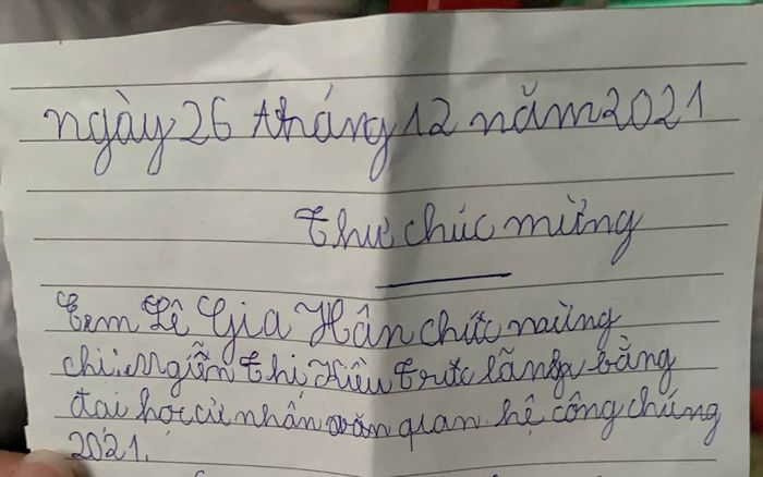 Bật cười trước tấm thiệp chúc mừng chị tốt nghiệp đại học cực dễ thương của cô em gái lớp 3