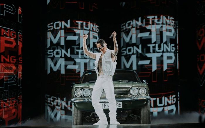 Sơn Tùng trình diễn cực sung trên sân khấu, nhưng lại không có một khán giả nào đến xem: Chuyện gì đây?