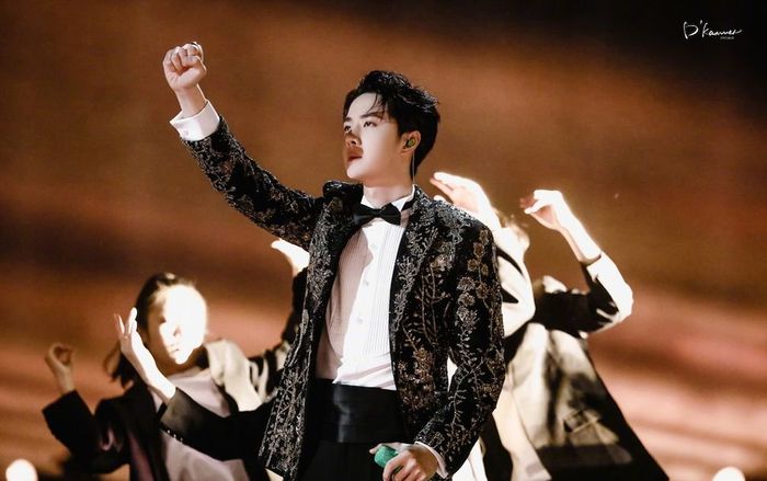 Gala Giao thừa của Mango Channel dẫn đầu với 19,49%: Vương Nhất Bác lép vế trước cặp đôi này