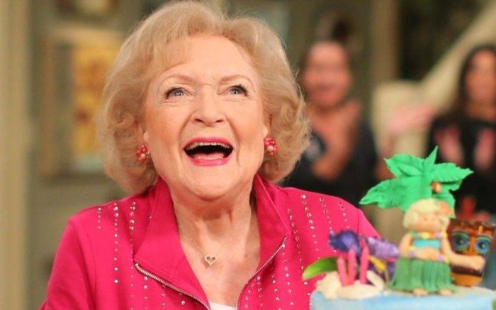 Nữ ngôi sao quyền lực Hollywood Betty White qua đời ở tuổi 99