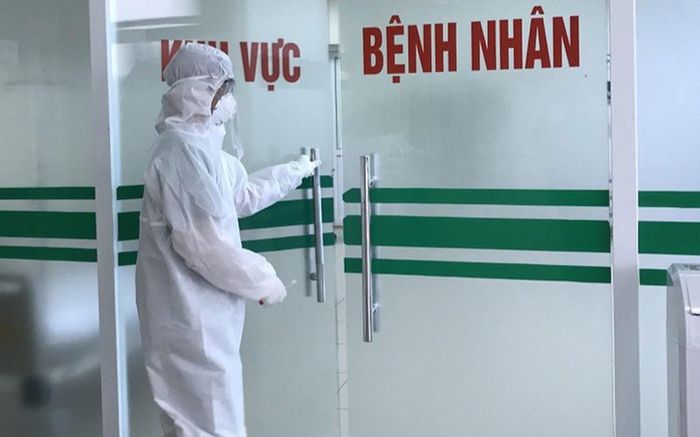 Sáng 2/1: Có hơn 6.300 ca COVID-19 nặng đang điều trị