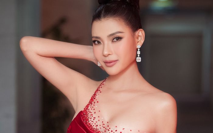 Thúy Diễm giảm 2 kg, tự tin diện váy xẻ cao khoe chân dài quyến rũ