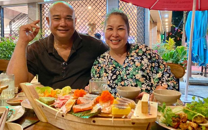 NSND Hồng Vân kỉ niệm 23 năm hôn nhân với Lê Tuấn Anh, không quên nhắn gửi đến chồng đôi điều