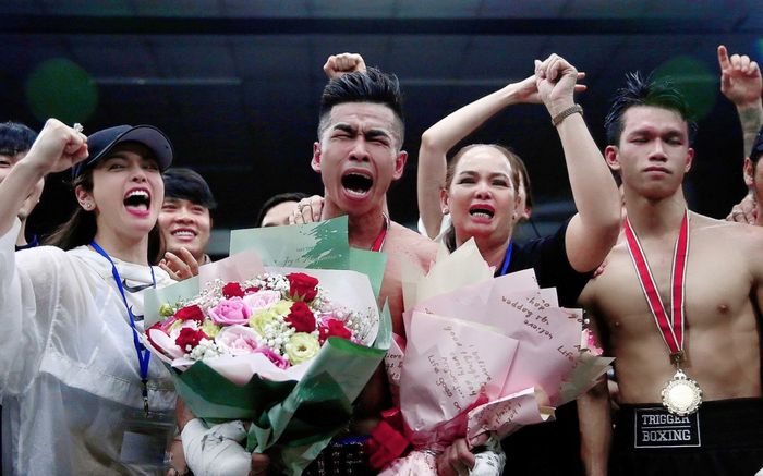 HLV The Champion Trần Văn Thảo thắng knock-out võ sĩ Thái Lan