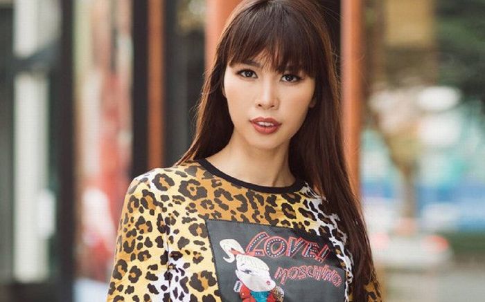 'Cãi tay đôi' với Phương Mai, Hà Anh cũng bẽ bàng xoá status và xin lỗi mẹ ruột bé gái 8 tuổi bị bạo hành