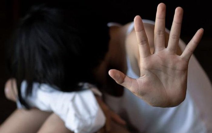 Bắt cả lớp cô lập 3 học sinh và dọa treo các em lên quạt trần, cô giáo lãnh án tù